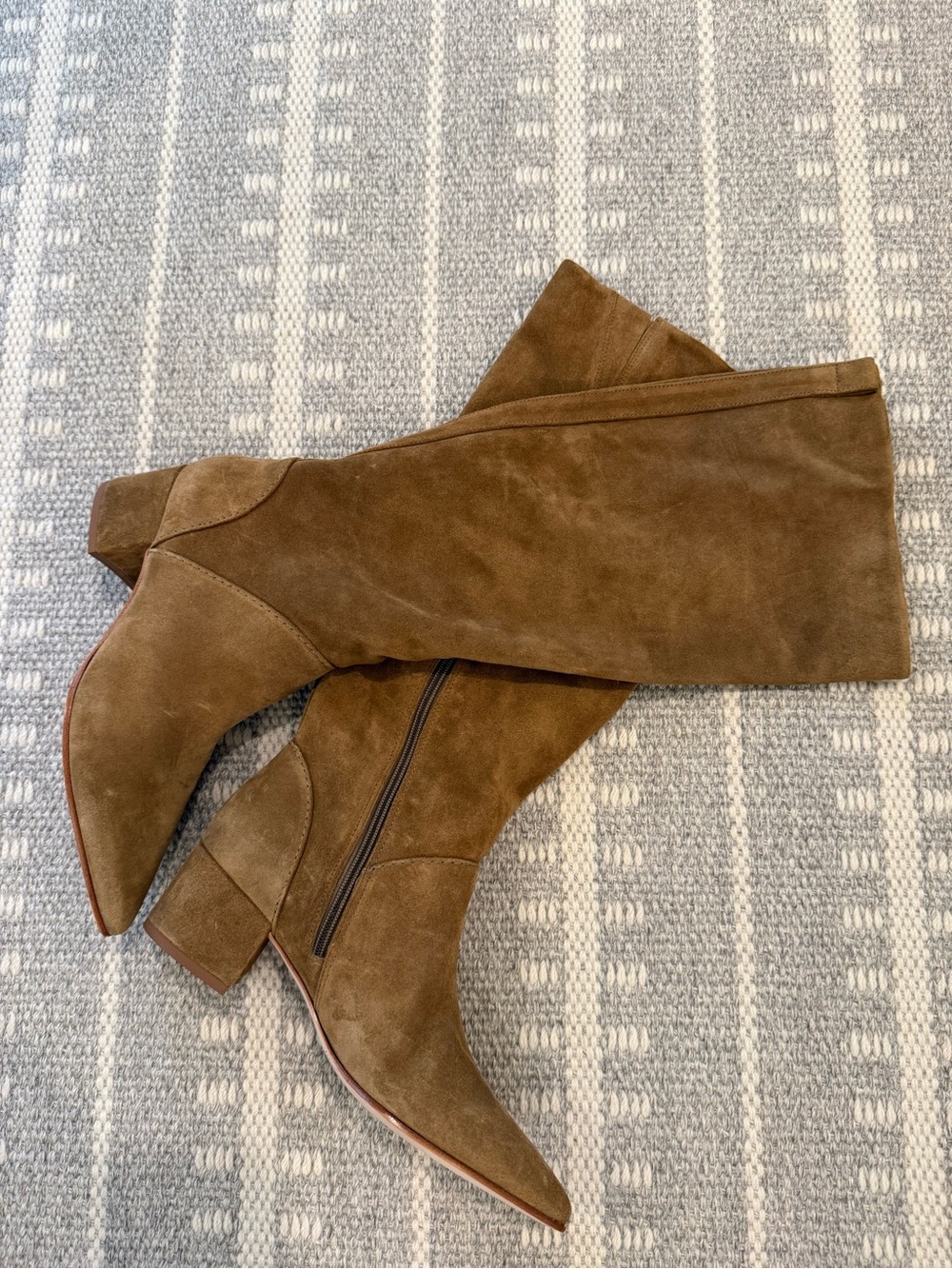 NWOT Bernardo Size 7 Suede Knee Boots in Cognac Brown - Picture 10 of 10
